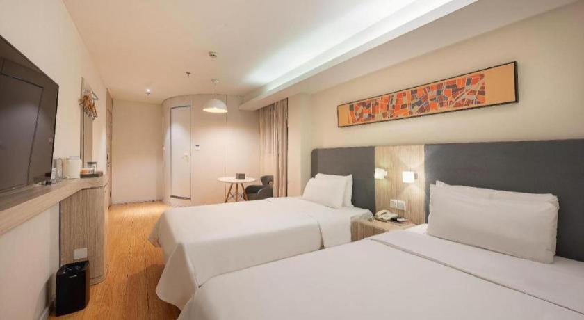 Hanting Tangqiao Metro Station Hotel 2*