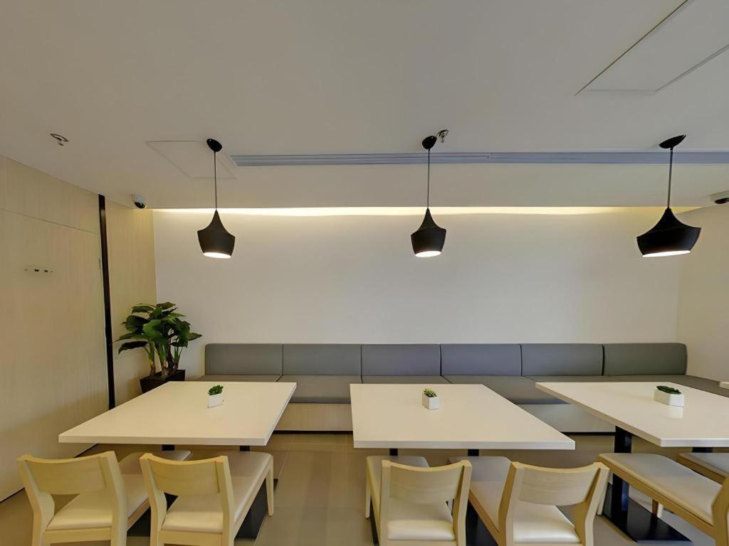 Hanting Tangqiao Metro Station Hotel 2*