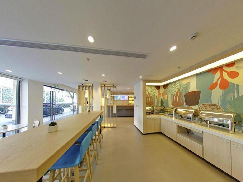 Hanting Tangqiao Metro Station Hotel