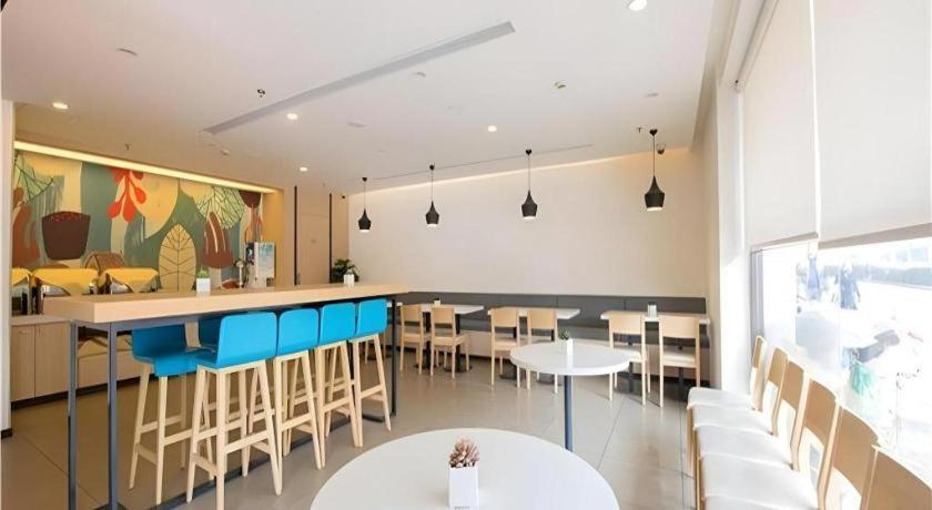 Hanting Tangqiao Metro Station Hotel 2*