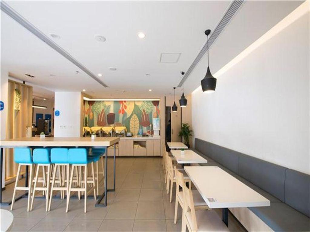 Hanting Tangqiao Metro Station Hotel 2*