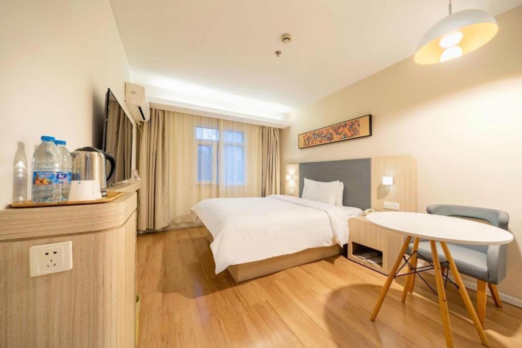 Hanting Tangqiao Metro Station Hotel 2*